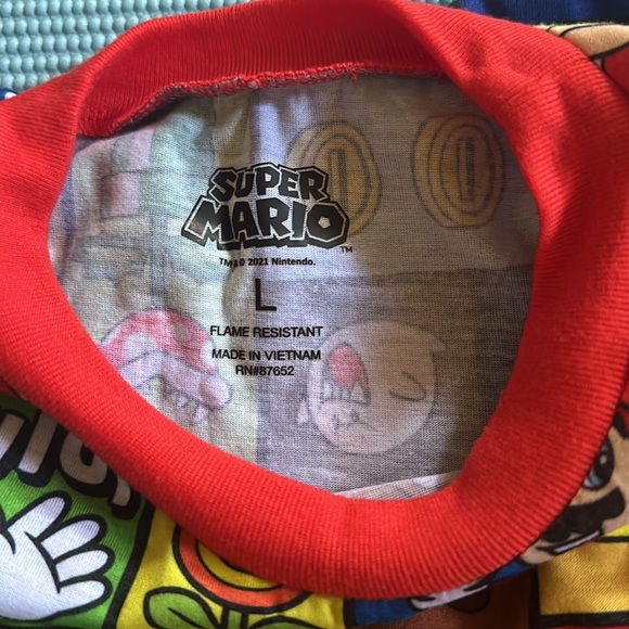 Super Mario Boy’s 2 piece Pajama Set - Picture 3 of 11